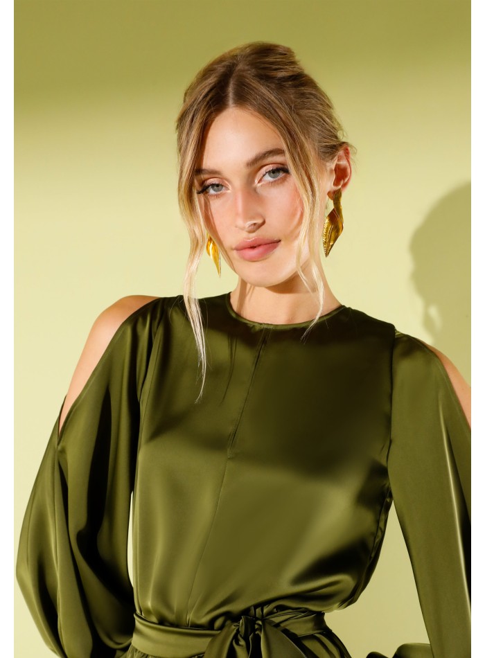 Combinaison de fête en satin vert olive avec...