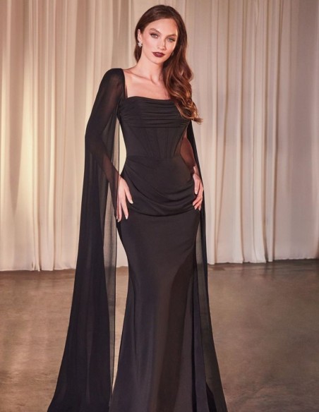 Robe longue pour une invitée avec un corsage et des manches cape