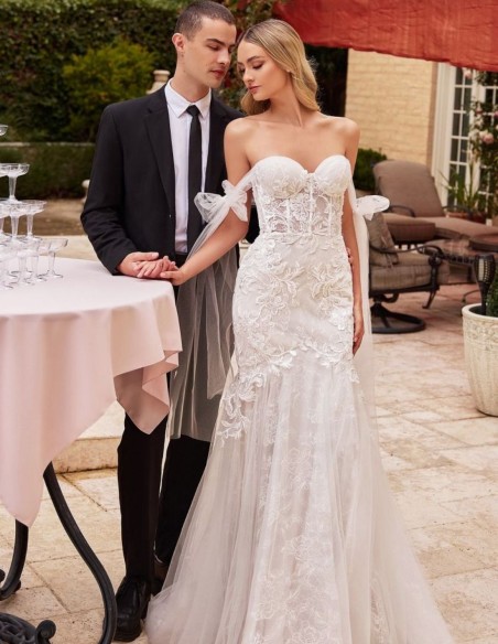 Vestido de novia de sirena con hombros descubiertos