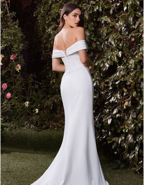 Wedding dress with sweetheart neckline and skirt slit 2