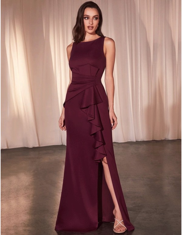 Robe de soirée longue marron avec volants sur le devant