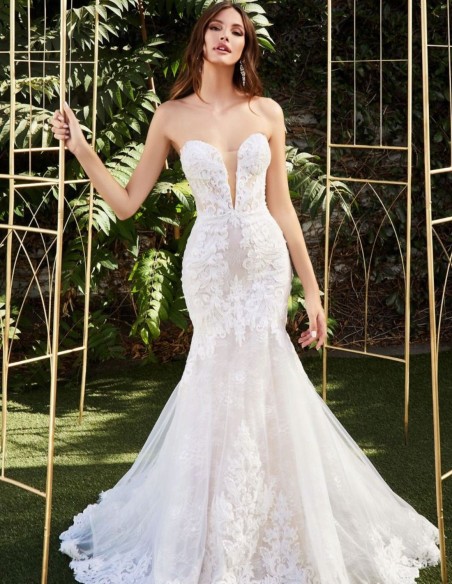 Vestido de novia de encaje sin tirantes y escote en V