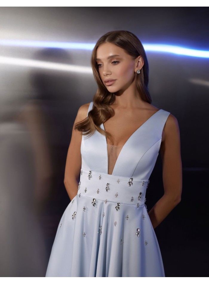 Robe de soirée midi avec encolure brodée et...