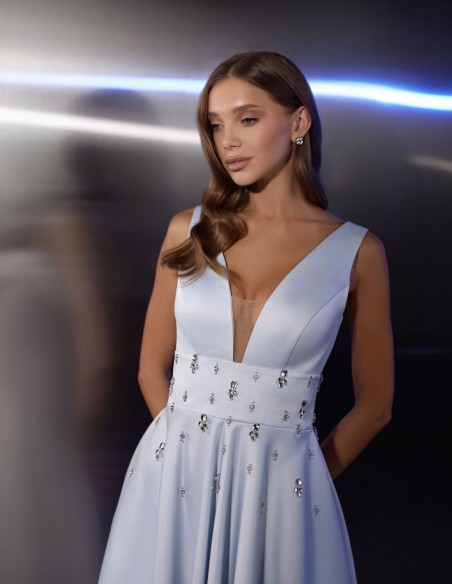 Midi party dress with neckline and embroidered rhinestone details