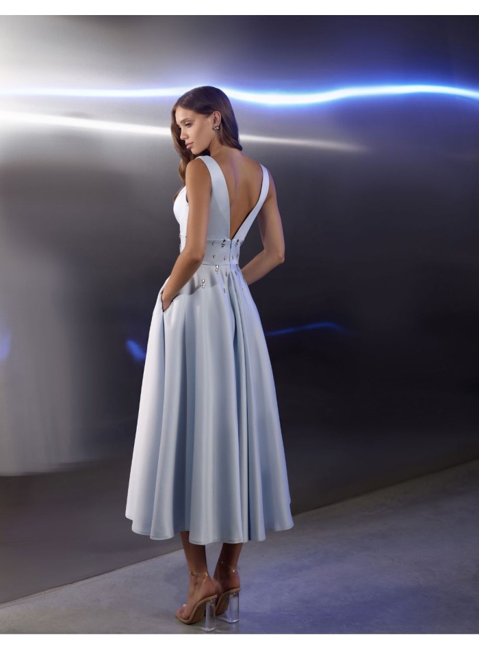 Robe de soirée midi avec encolure brodée et...