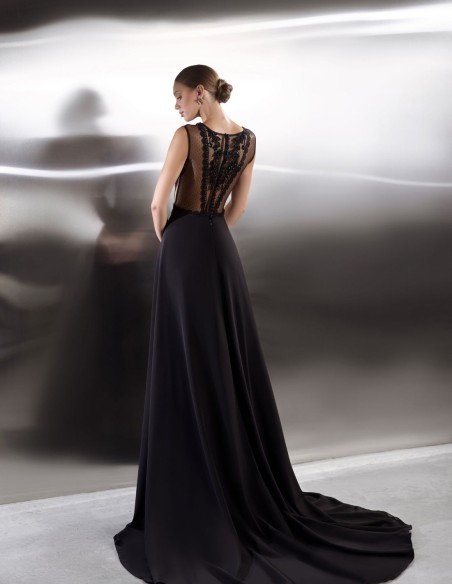 Robe de soirée longue avec dos brodé de strass et de tulle plumeti