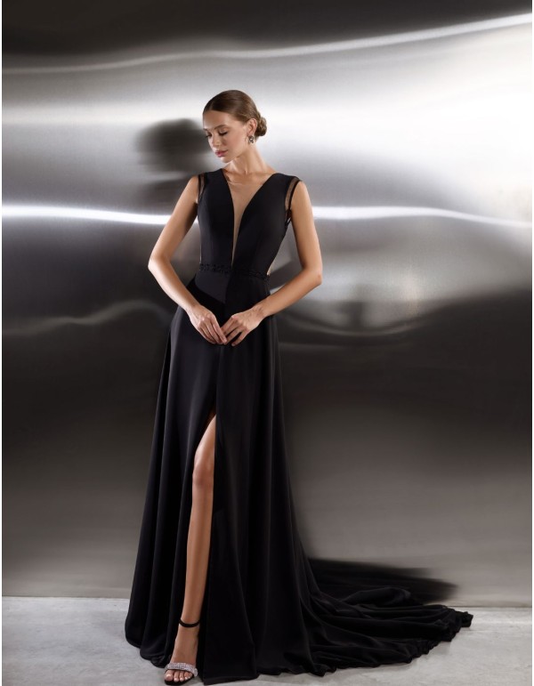 Vestido largo de fiesta con espalda bordada de pedrería y...