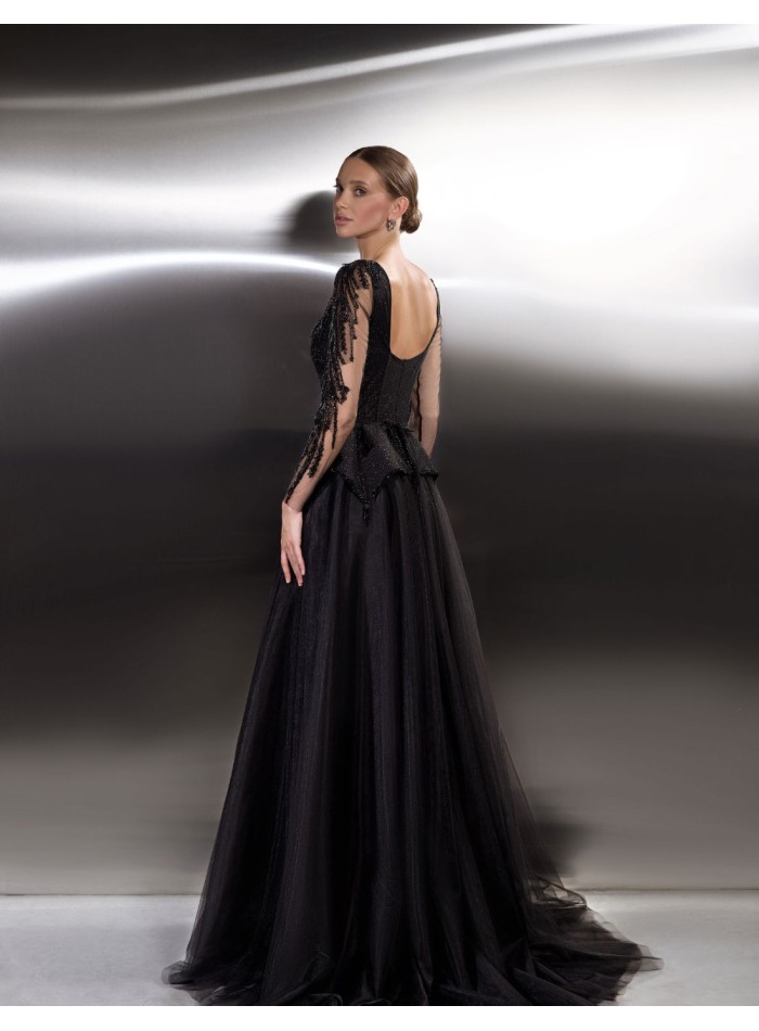 Vestido largo de fiesta con cuerpo de pedrería...