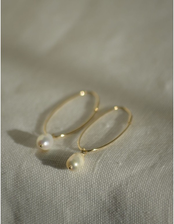 minimal pearl earring 2