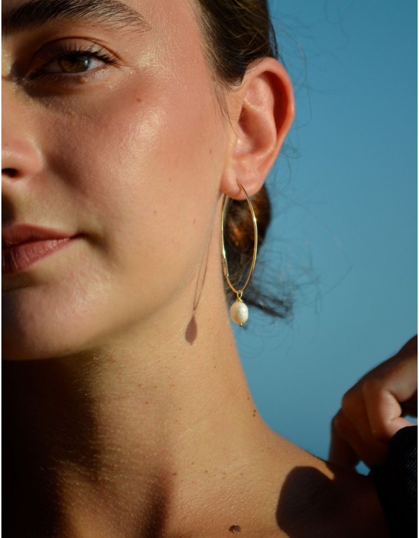 minimal pearl earring