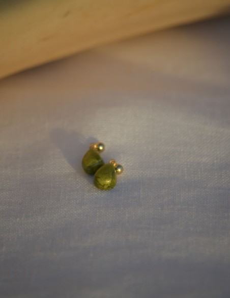 Pendientes lágrima en Verde Oliva con cierre dorado