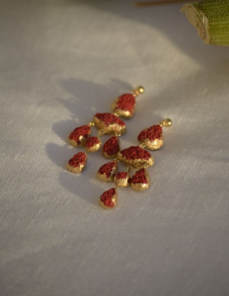 Boucles d'oreilles d'invité texturées or et rouge