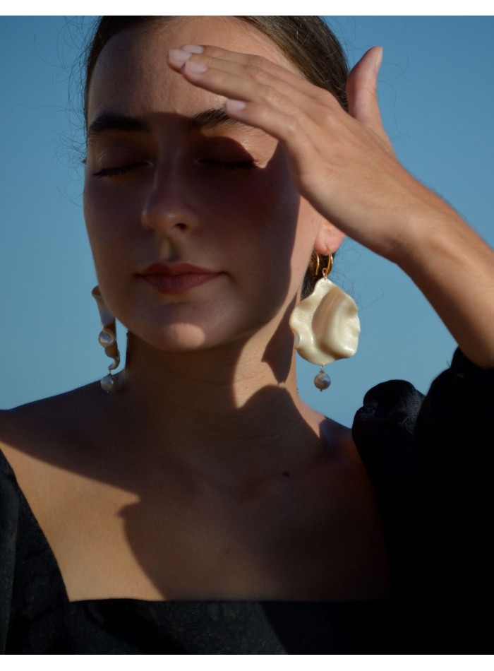 Pearly petal earrings with dangling pearl