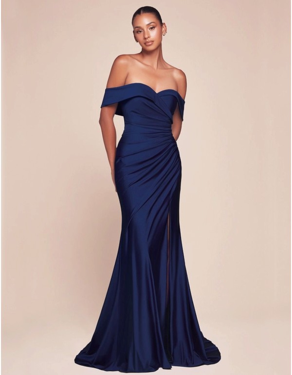 Longue robe de fête en satin avec encolure bandeau pour...