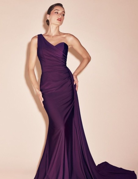 Robe d'invité asymétrique en satin stretch