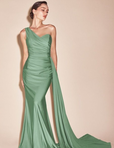 Robe d'invité asymétrique en satin stretch