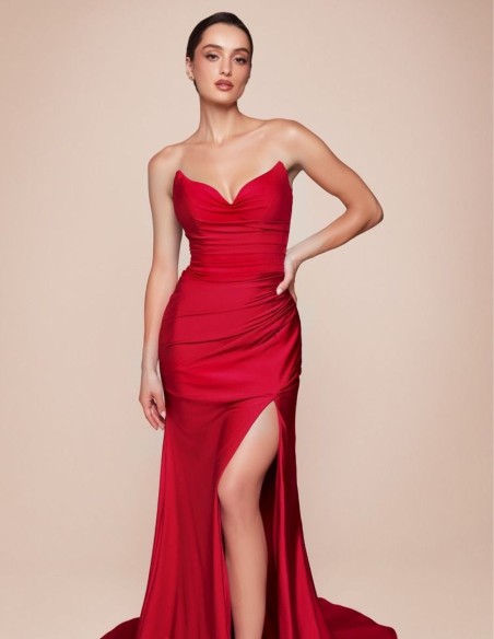 Gown satin dress with sweetheart neckline for guests