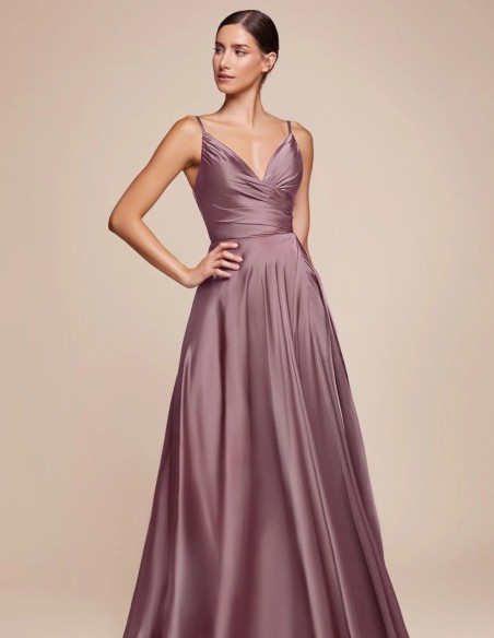 Vestido de fiesta largo satinado con abertura y tirante fino