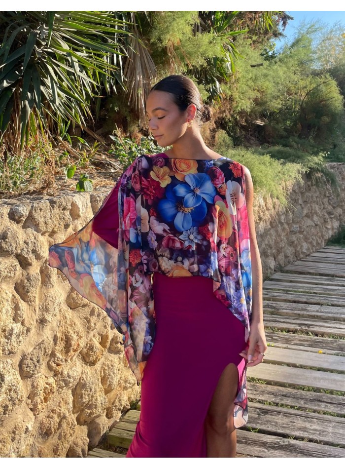 Capa corta de gasa para invitada estampada de...