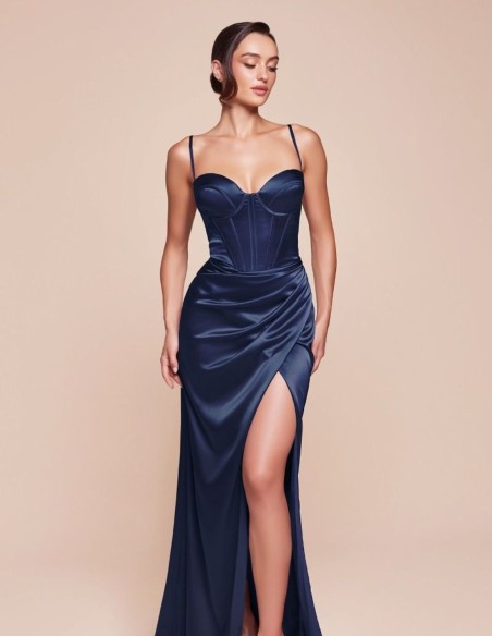 Robe longue en satin avec corsage et fines bretelles