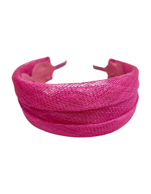 diadema de fucsia en rafia para invitada de boda