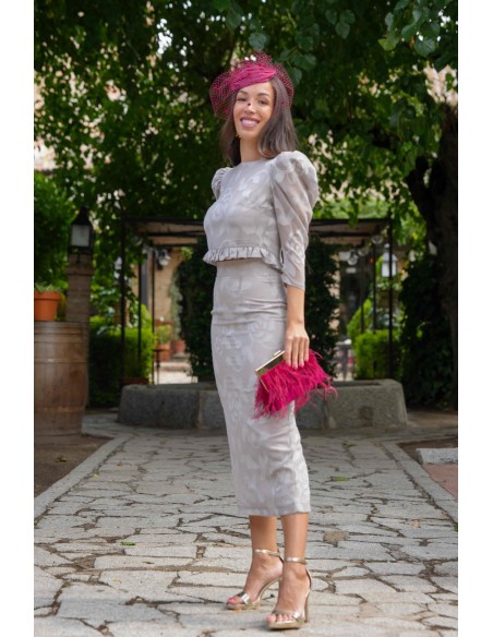 Conjunto de falda y crop top gris perla
