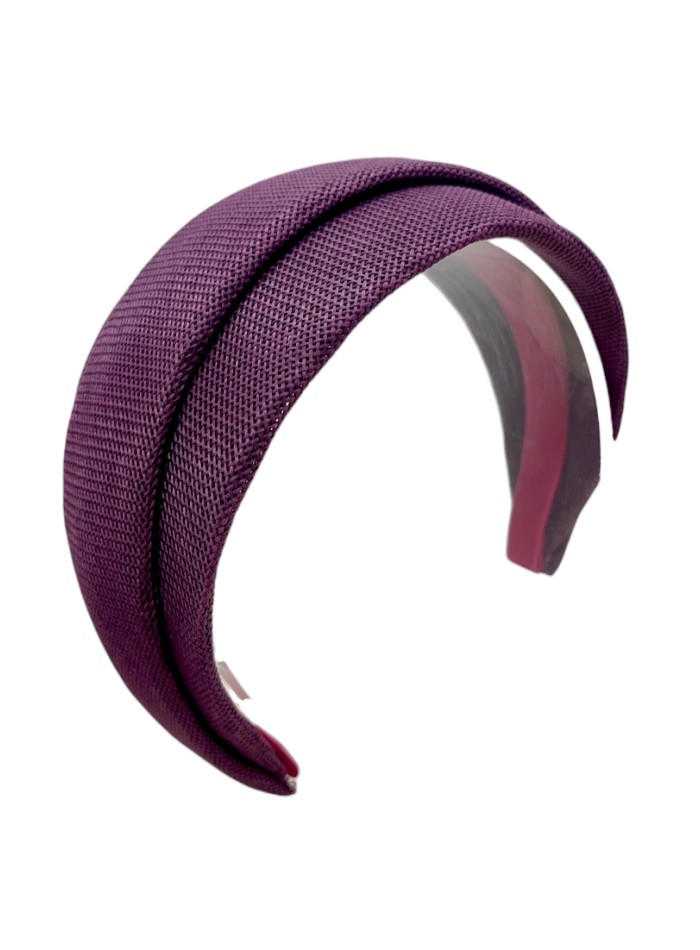 Guest tiara in wine raffia