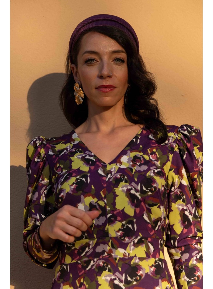 Guest tiara in wine raffia