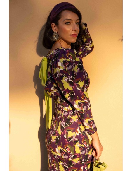 Guest tiara in wine raffia