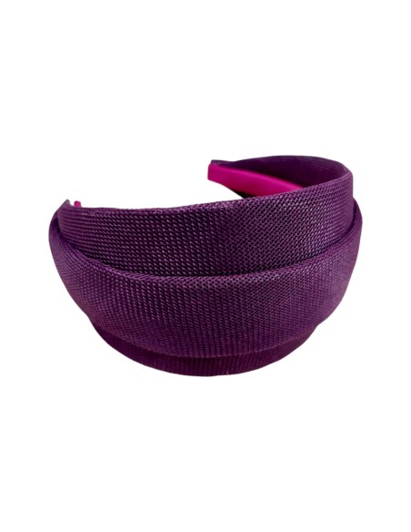 Guest tiara in wine raffia