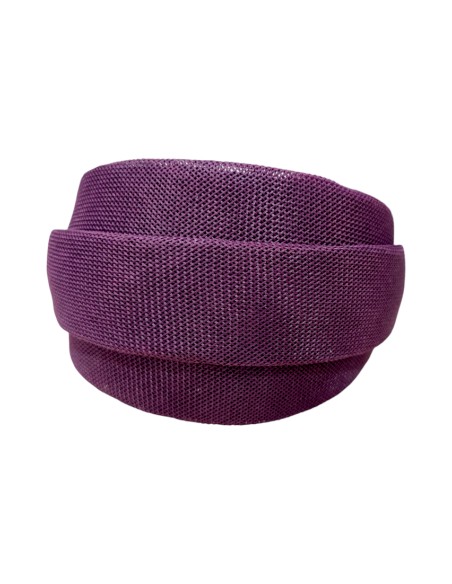 Guest tiara in wine raffia