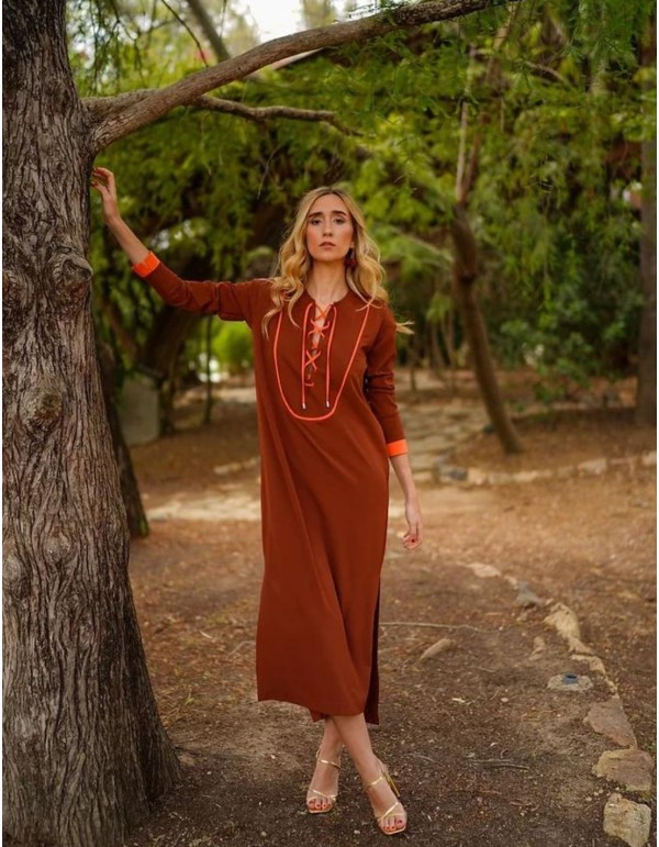 Caftan marron avec fente