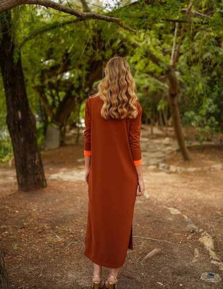 Caftan marron avec fente