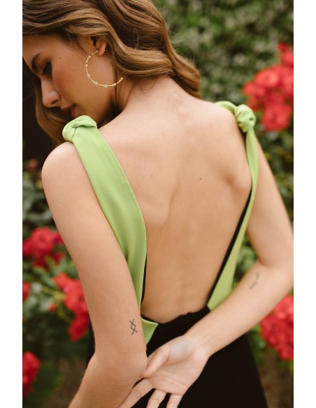 Robe de soirée midi bicolore avec écharpe et décolleté en V pour les invités bicolores