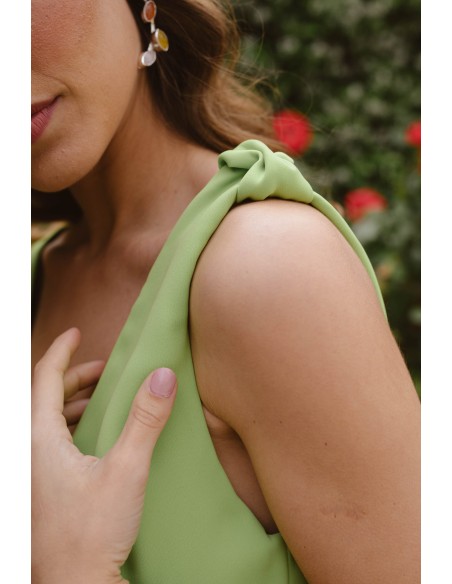 Robe de soirée midi bicolore avec écharpe et décolleté en V pour les invités bicolores