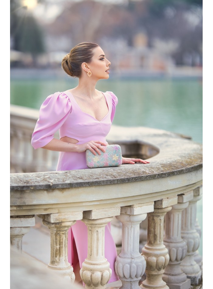 Vestido midi para invitada con cut-out y maxi lazo