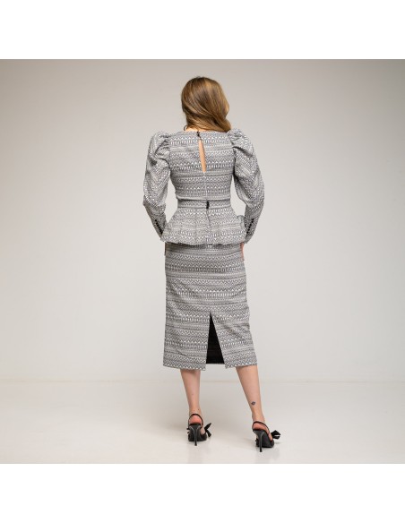 Top para invitada con mangas abullonadas en blanco y negro