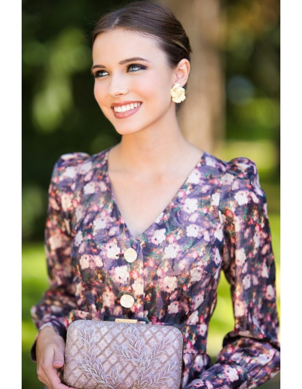 Blusa para invitada con escote pico y manga larga