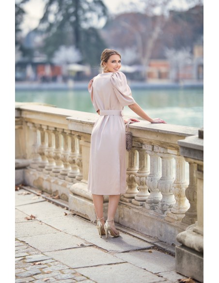 Vestido midi de raso con escote en pico y manga abullonada