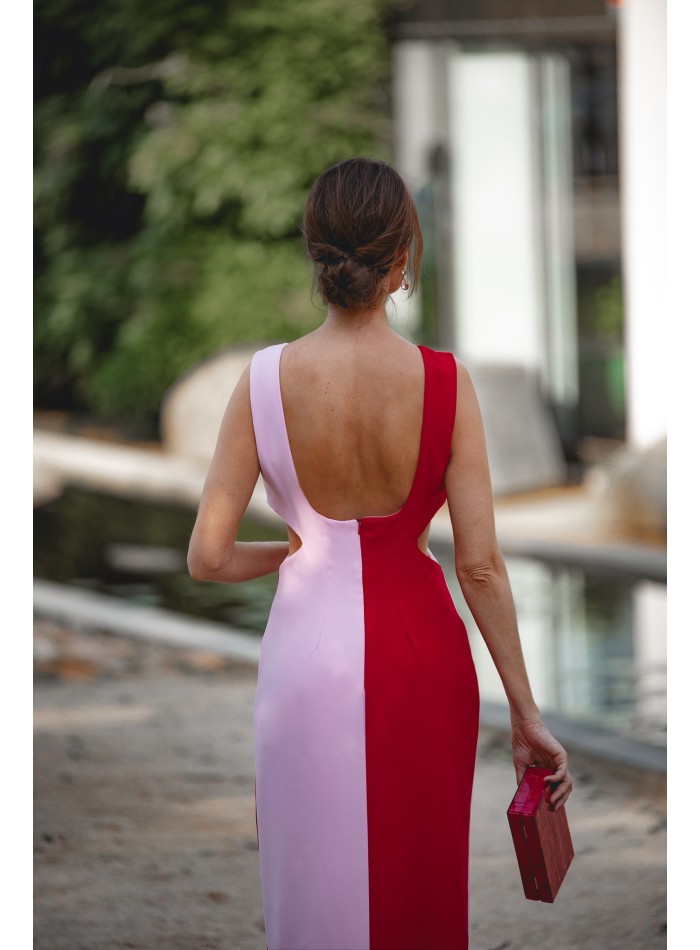 Robe midi bicolore avec découpe pour les invités