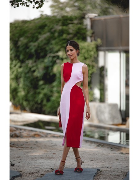 Vestido midi bicolor para invitada con cut-out