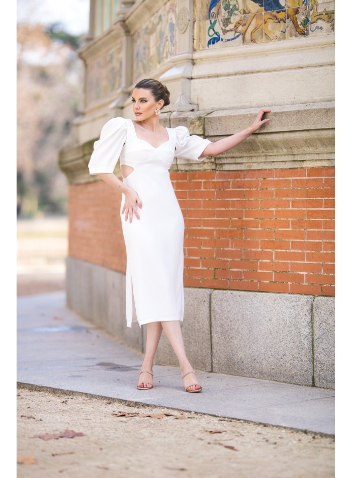Vestido midi con cut-out y detalle maxi lazo...