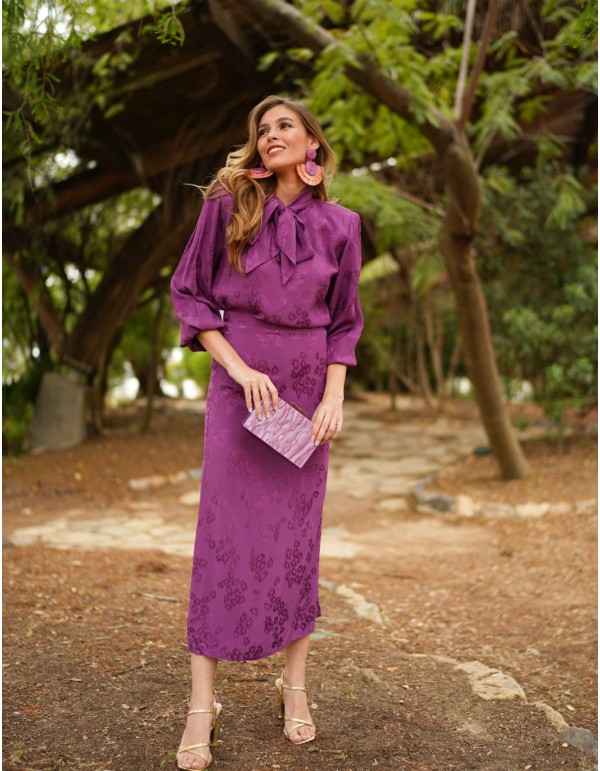 Chemisier violet avec épaulettes et laçage