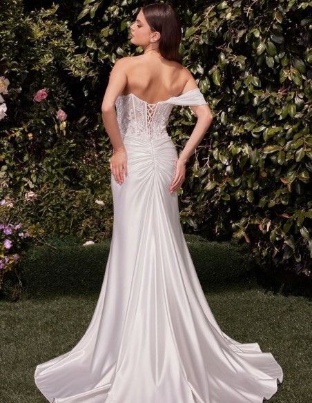 Robe de mariée en satin avec dentelle et épaule nue