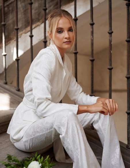 Flare style suit pants for guests