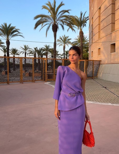 Ensemble Top asymétrique à manches longues et Jupe crayon