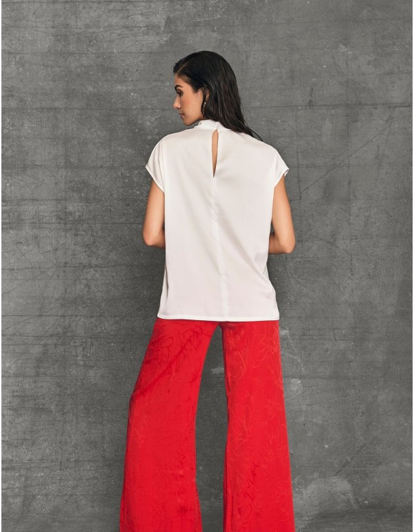 Blusa de satén color crudo 2