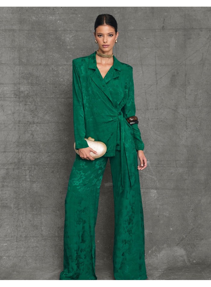 Wide leg pants with flowing fabric