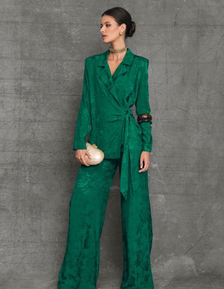 Wide leg pants with flowing fabric