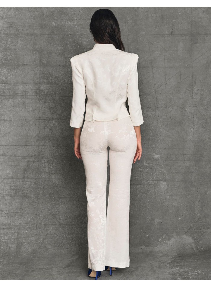 Chaqueta corta con botones y hombreras